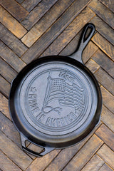Lodge gusseiserne Pfanne Classic mit US-Flagge, 25 cm, langlebige Kochpfanne aus Gusseisen für vielseitigen Einsatz