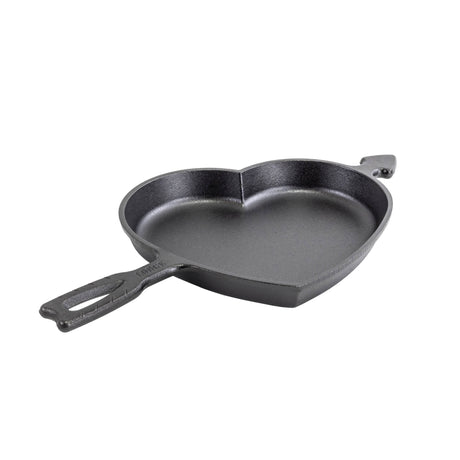 Gusseiserne Pfanne von LODGE in Herzform, 22,8 cm, robuste Kochpfanne für vielseitiges Braten und Backen.
