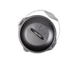 Schwarzer LODGE Dutch-Oven aus Gusseisen, klassische Pfanne mit Deckel, ideal für Kochen und Braten.