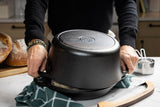 Schwarzer LODGE Dutch-Oven aus Gusseisen, 12,3 Liter, klassisches Kochgeschirr mit Deckel, für Herd und Ofen geeignet