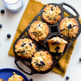 Schwarze LODGE Muffinform Classic aus Gusseisen, langlebiges Backzubehör für Muffins und kleine Kuchen.