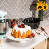 Schwarze LODGE Kuchenform aus Metall, klassische Backform für Kuchen und Torten, robustes Kochgeschirr.