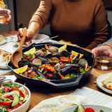Lodge gusseiserne Pfanne mit Doppelgriff und schwarzem Finish, ideal zum Braten und Kochen in der Küche