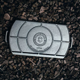 Schwarze Lodge Grillplatte BLACK LOCK, 51 cm, aus Gusseisen, glatte Oberfläche zum Grillen und Braten.
