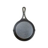 Schwarze Lodge Pfanne, 18 cm, mit Black Lock Griff, aus Gusseisen, für vielseitiges Kochen und Braten.