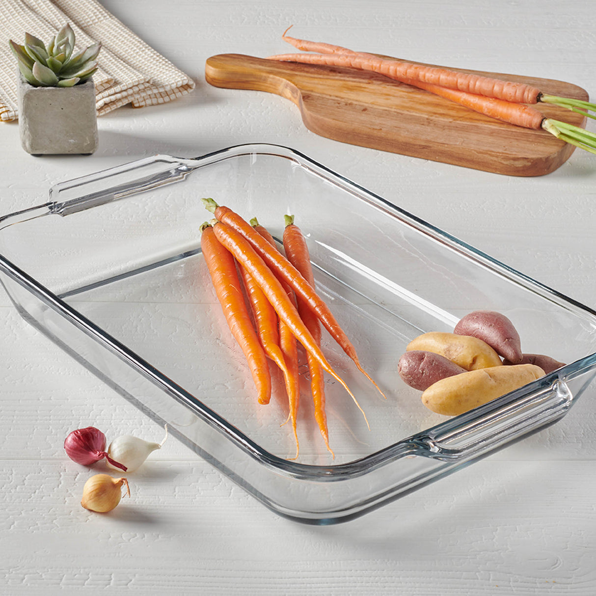 Auflaufform von ANCHOR HOCKING aus der BASICS-Serie, rechteckig, hitzebeständig, mit transparentem Glas.