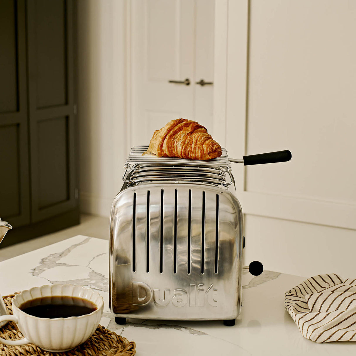 DUALIT Warmhalteplatte Classic aus Edelstahl, stilvolle und praktische Platte zum Warmhalten von Speisen, modernes Design.