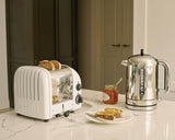 Weißer DUALIT Toaster NEWGEN mit zwei Toastscheiben, modernes Design, sichtbare Toastschlitze und Bedienelemente
