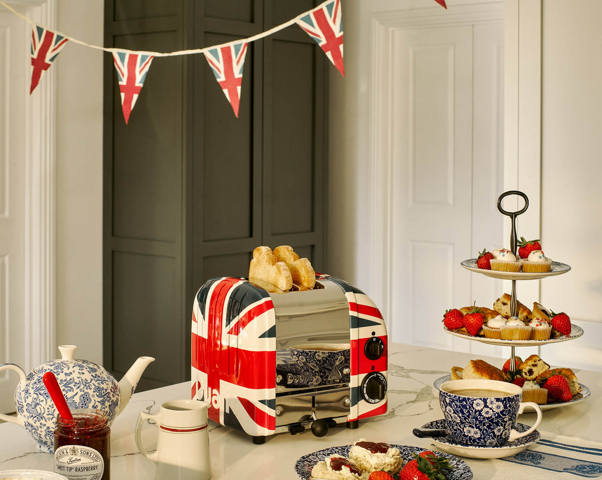 DUALIT Toaster NEWGEN mit Union Jack Muster, 2 Scheiben, modernes Design und langlebige Edelstahl-Optik.