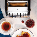 Polierter DUALIT Toaster VARIO für 4 Scheiben, modernes Design und hochwertiges Edelstahlgehäuse.