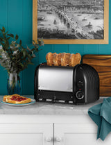 Schwarzer DUALIT Toaster NEWGEN mit 4 Scheiben für knuspriges Toasten, modernes Design, Blick auf die Toastkammern