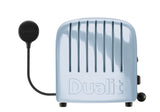 Hellblauer DUALIT Toaster NEWGEN mit 4 Scheiben, modernes Design, sichtbar mit Edelstahl-Details, zum Toasten von Brotscheiben.