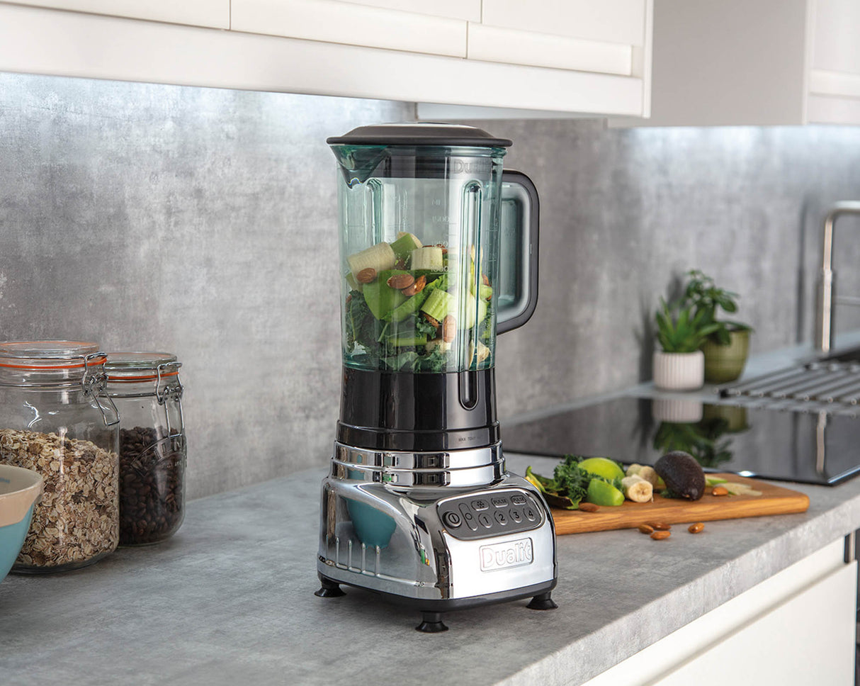 Polierter DUALIT Standmixer VORTECS mit Edelstahlbehälter und Bedienelementen, ideal für Smoothies und Mixgetränke.