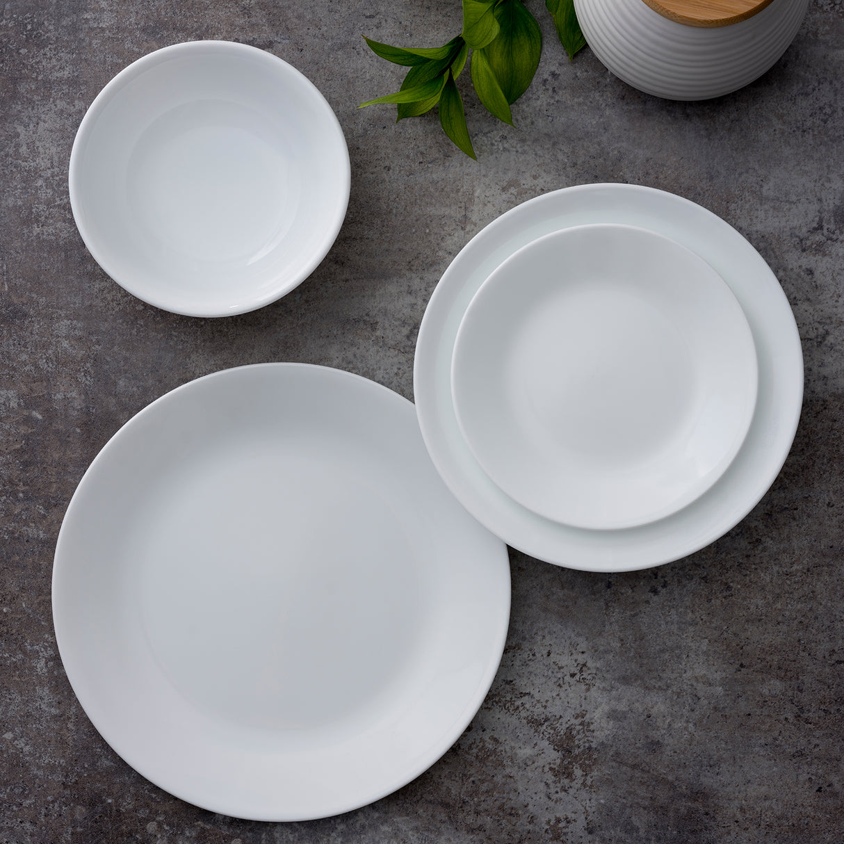 Weiße CORELLE Winter Frost Service mit Teller, Schüssel und Tasse, elegant und langlebig für den täglichen Gebrauch