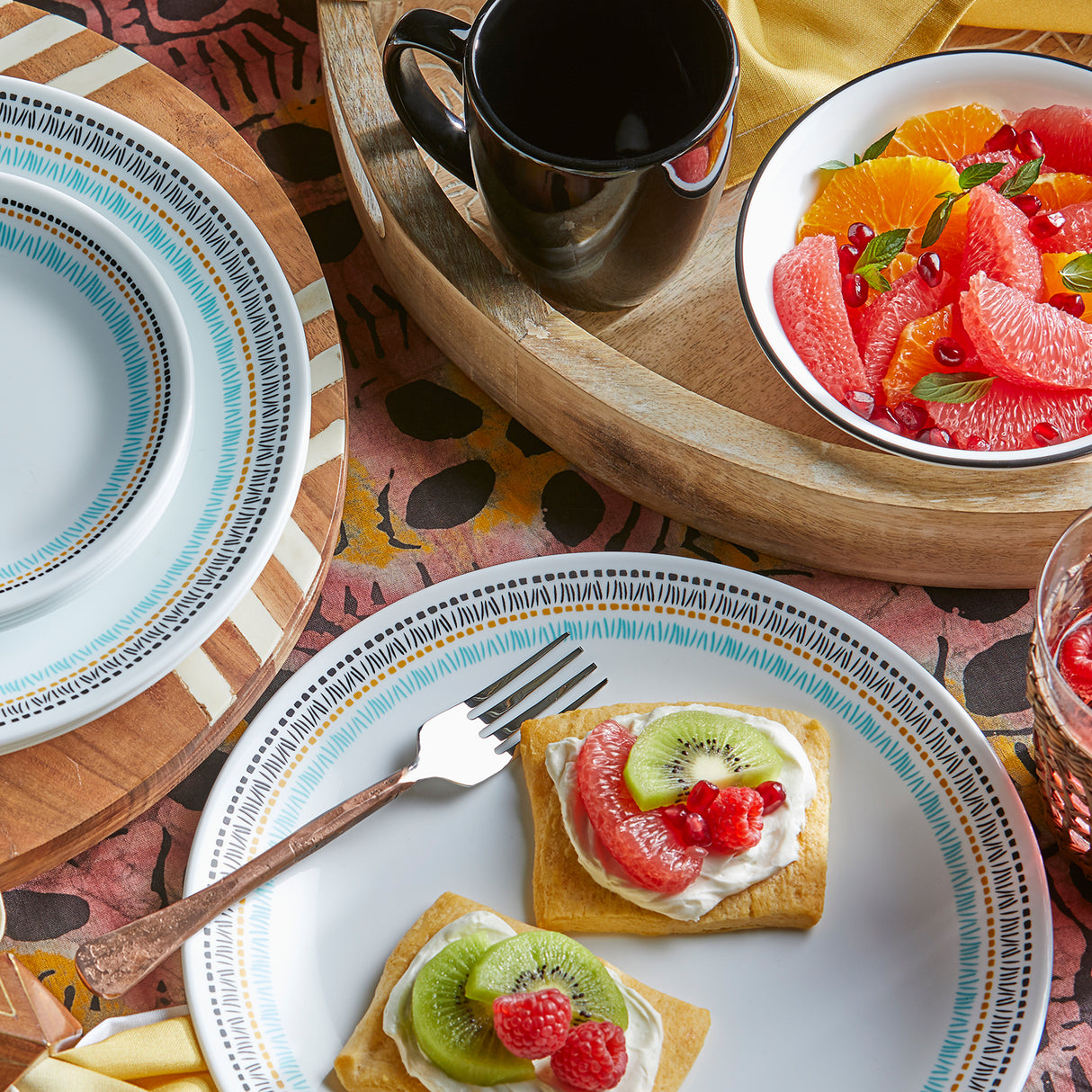 Weiße CORELLE Paloma Service mit Tellern, Tassen und Schüsseln, elegantes Geschirrset für den Tisch