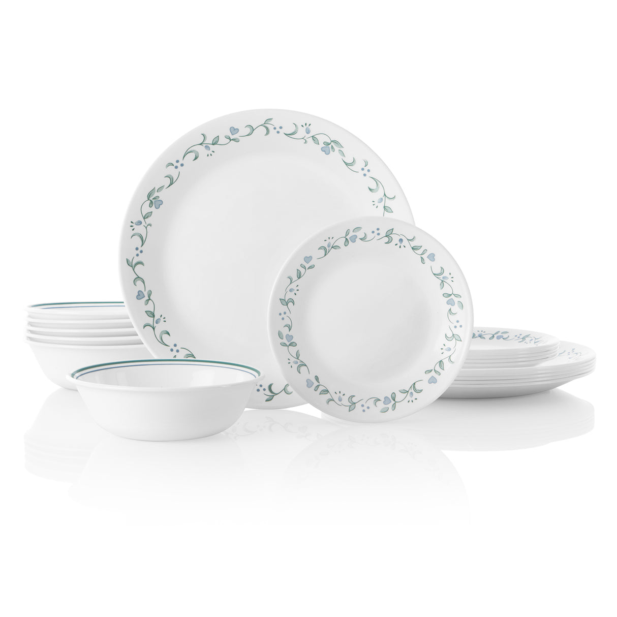 Weiße CORELLE COUNTRY COTTAGE Service mit Tellern, Tassen und Schüsseln, detaillierte Muster im Landhausstil sichtbar