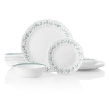 Weiße CORELLE COUNTRY COTTAGE Service mit Tellern, Tassen und Schüsseln, detaillierte Muster im Landhausstil sichtbar