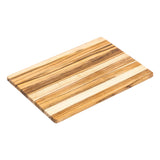 Teakhaus Teakholz-Schneidebrett ESSENTIAL aus Teakholz auf einer Küchenoberfläche, langlebig und stilvoll.