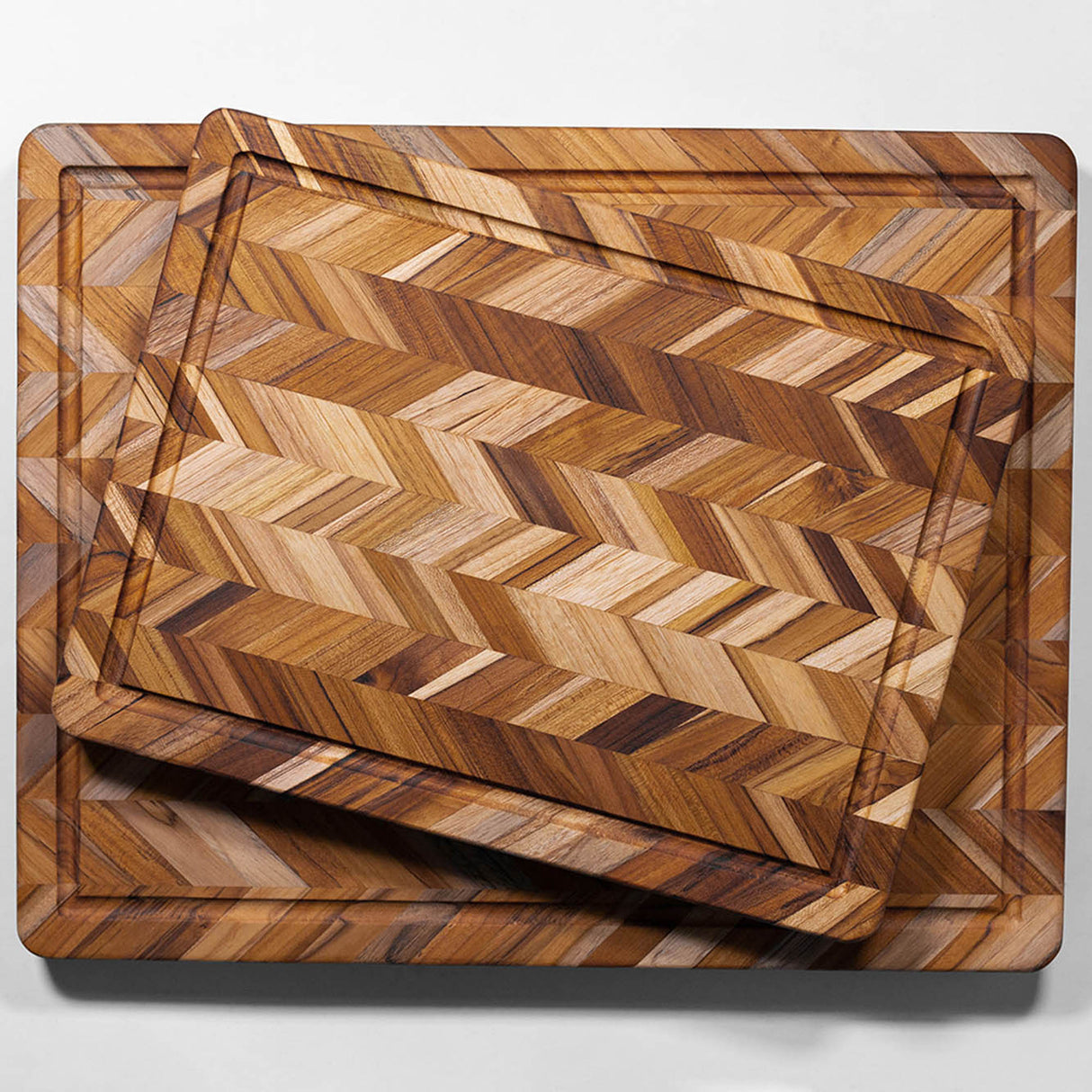 Teakholz-Schneidebrett von TEAKHAUS im Herringbone-Muster, aus edlem Teakholz für die Küche.