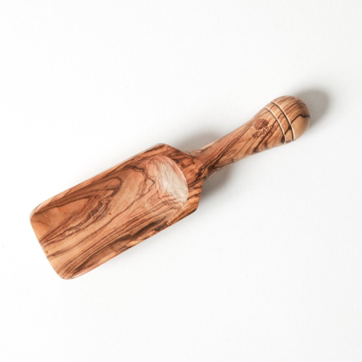 BÉRARD Salzschaufel aus Olive, 18 cm Länge, elegantes Küchenutensil für Salz und Gewürze, handgefertigt und langlebig