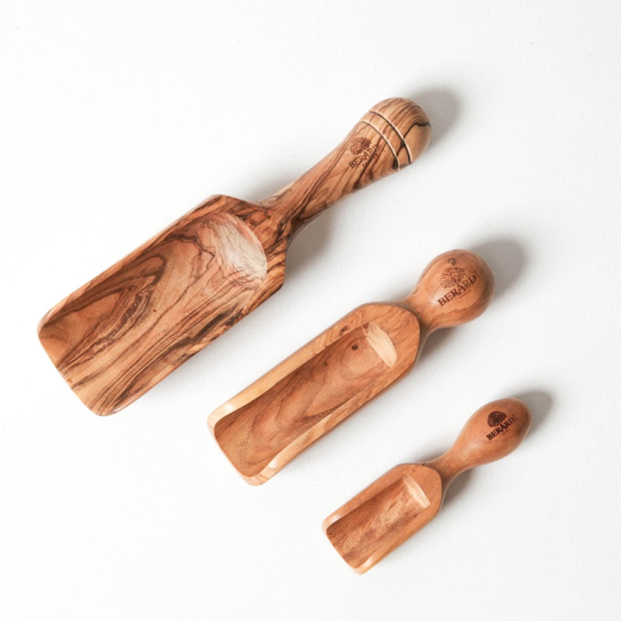 BÉRARD Salzschaufel aus Oliveholz, 18 cm, handgefertigt mit eleganter Holzmaserung.