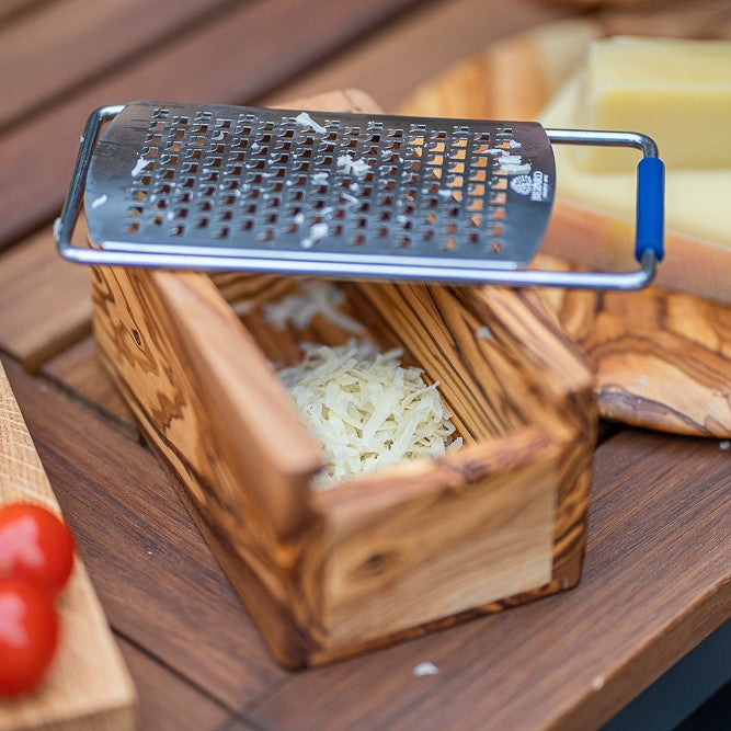 BÉRARD Parmesanreibe mit Box, 15 cm, Edelstahl, für Hartkäse, handliche Reibe mit Aufbewahrungsbox, ideal für Parmesan und Hartkäse