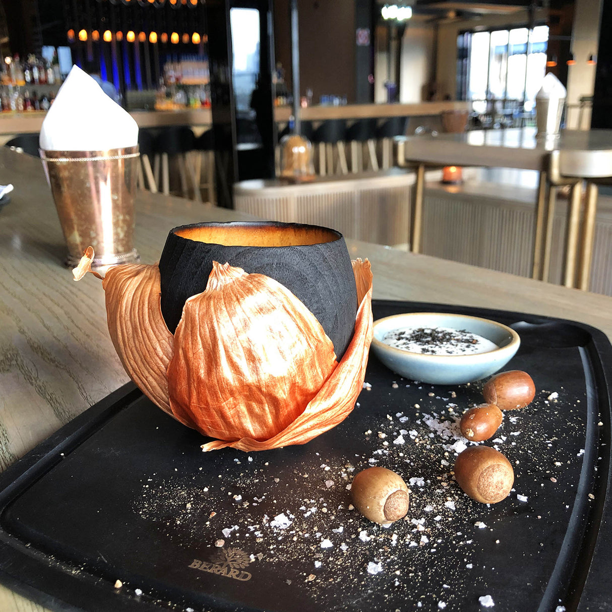Schwarz BÉRARD Schneidbrett, Kaffee & Bistro, 34 cm, aus Holz, ideal für Schneide- und Servierzwecke