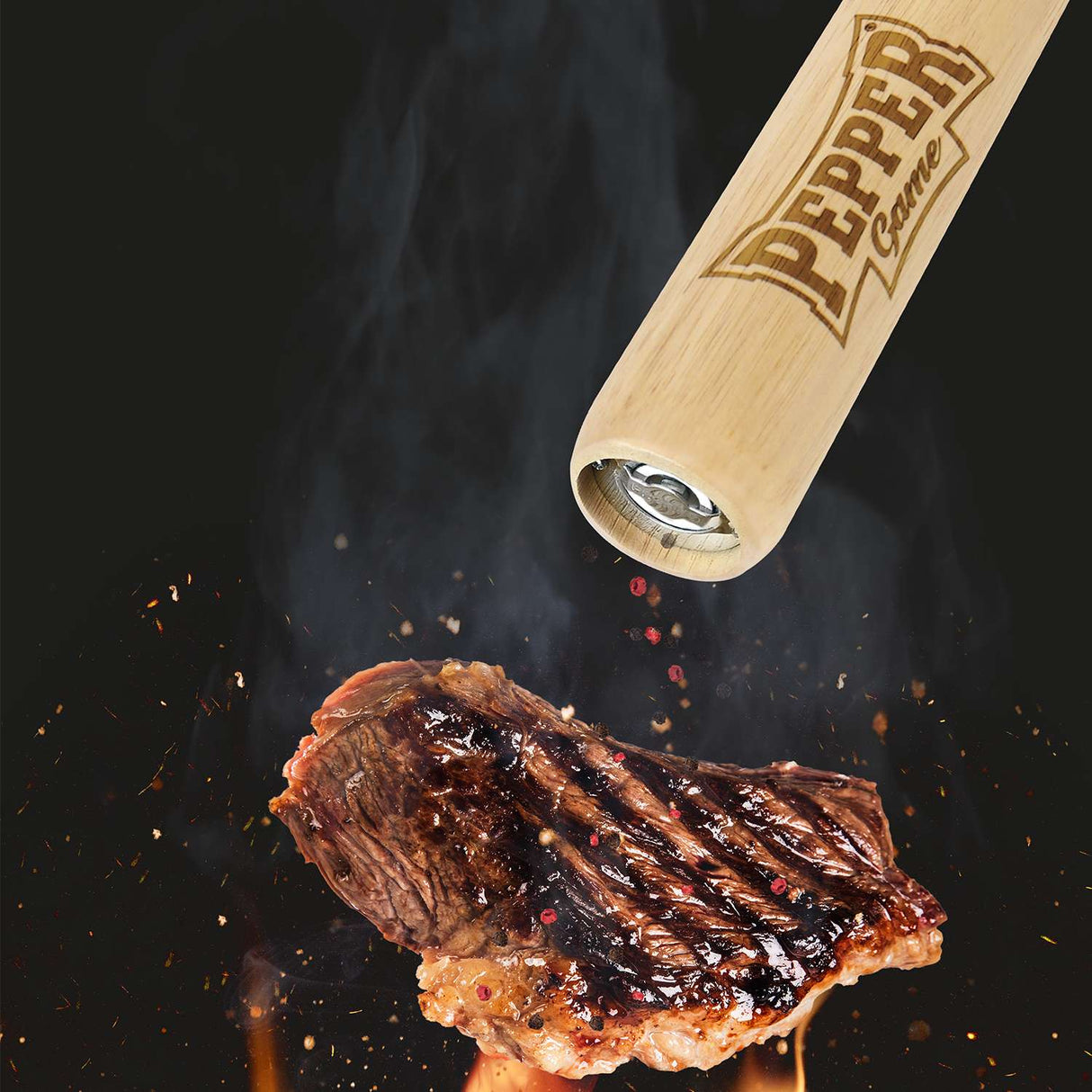 Große PEPPER GAME Pfeffermühle, 71 cm lang, aus robustem Material, zeigt die detaillierte Spitze und das elegante Design.