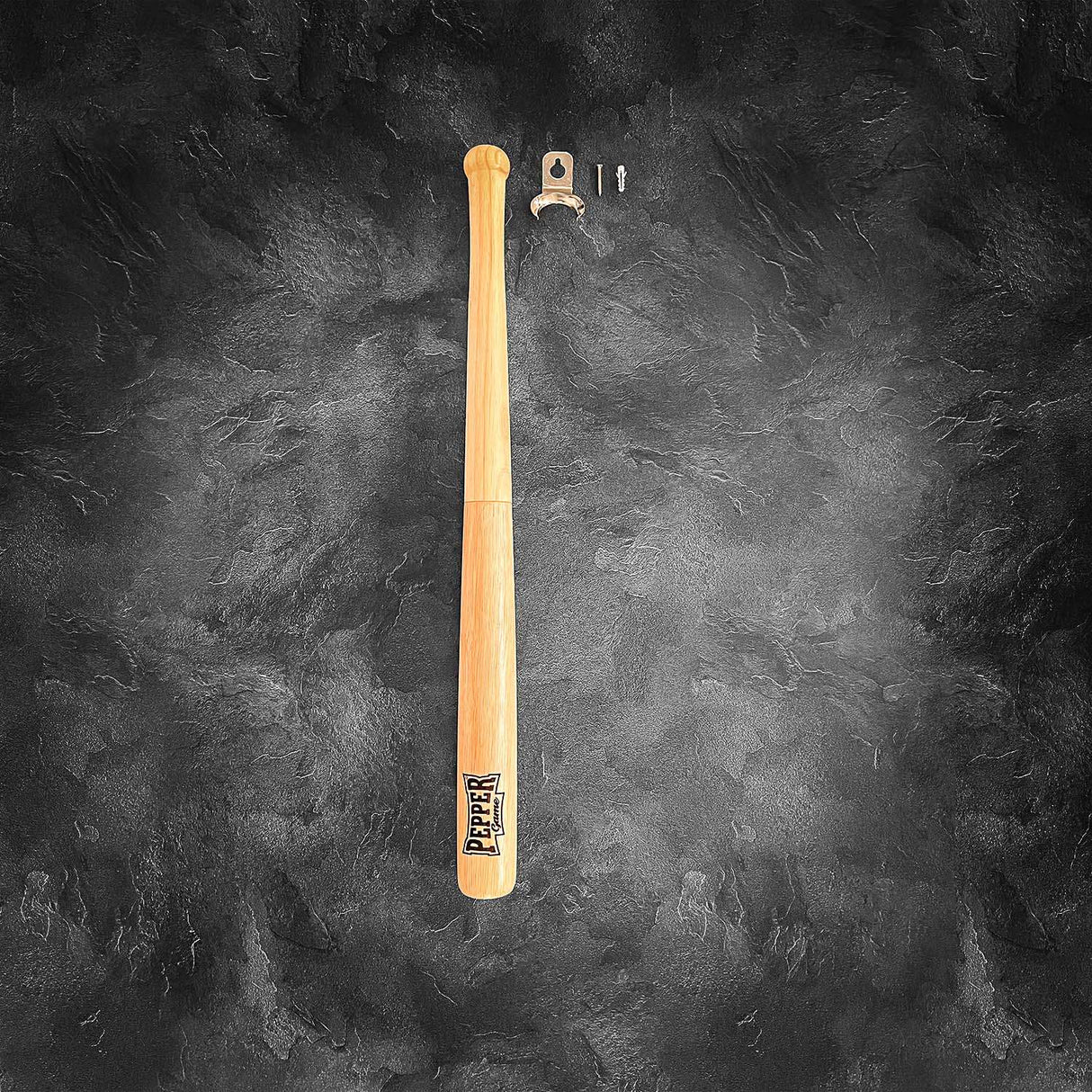 Große PEPPER GAME Pfeffermühle, 71 cm lang, aus hochwertigem Material, zeigt die elegante, klassische Form und das Mahlwerk.