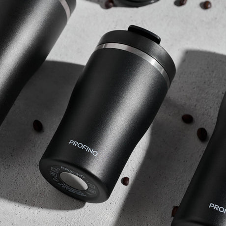 Schwarzer PROFINO Thermobecher BARISTA aus Edelstahl, isoliert für Kaffee zum Mitnehmen, mit Deckel und praktischem Design.