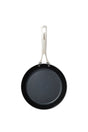 Schwarze KYOCERA Keramikpfanne mit langlebiger Beschichtung, ideal zum Braten und Kochen.