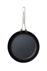Schwarze KYOCERA Keramikpfanne aus Keramik mit schwarzem Griff, ideal für gesunde Kochmethoden und gleichmäßige Hitzeverteilung