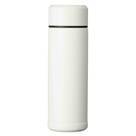 Weiße KYOCERA Isolierflasche SLIM MUG aus Edelstahl, schmaler Trinkbecher mit isolierender Funktion, auf weißem Hintergrund.