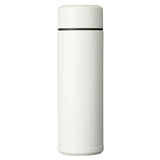 Weiße KYOCERA Isolierflasche Slim Mug aus Edelstahl, langlebig und isolierend, für heiße und kalte Getränke.