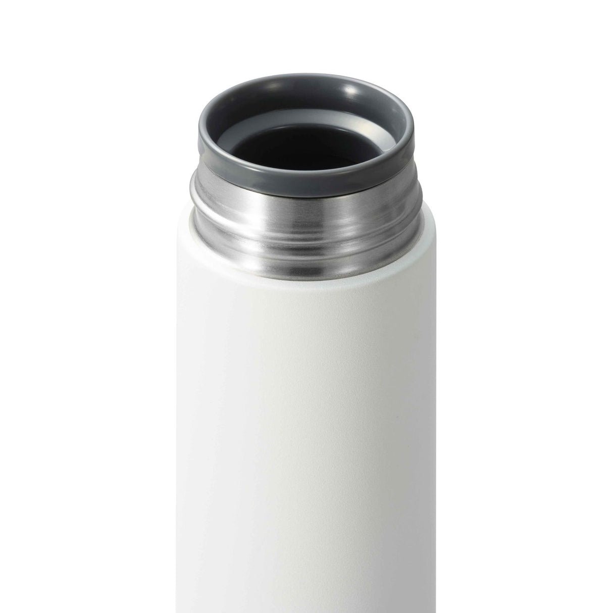 Weiße KYOCERA Isolierflasche Slim Mug aus Edelstahl, praktische thermische Trinkflasche mit schlankem Design.