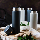 Weiße KYOCERA Isolierflasche Slim Mug aus Edelstahl, langanhaltend warm und kalt, mit schlankem Design.