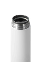 Weiße KYOCERA Isolierflasche Slim Mug mit schmalem Design und doppelter Isolierung, für Getränke unterwegs, auf dem Bild zu sehen