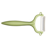 Grüner KYOCERA Schäler mit doppelseitigem Schliff, ideal für präzises Schneiden und Schälen von Obst und Gemüse.