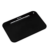 Flexible, schwarze KYOCERA Schneidunterlage, 37 x 25 cm, ideal zum Schneiden und Zubereiten in der Küche.