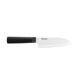 Schwarzes und weißes KYOCERA Keramikmesser CHOWA mit scharfer Klinge, ideal für präzises Schneiden in der Küche.