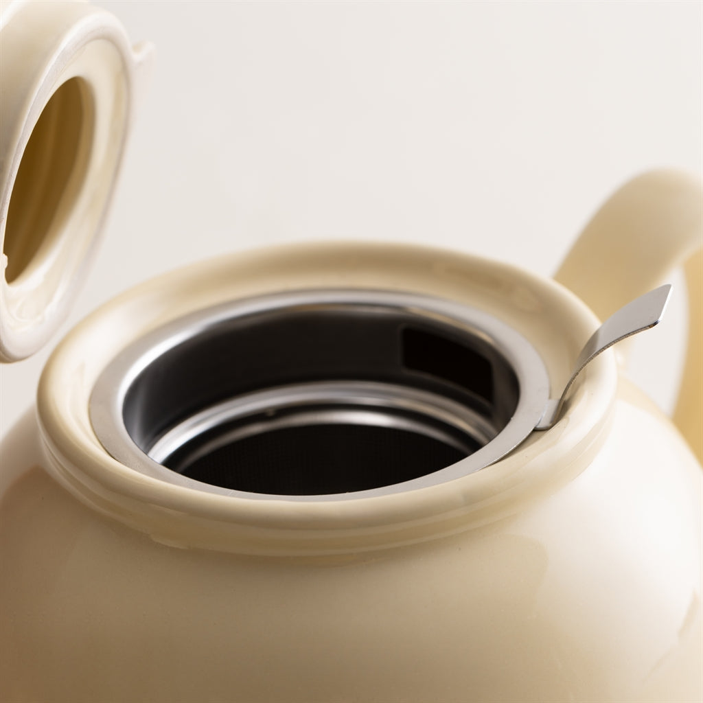 Kleine cremefarbene Teekanne von PRICE & KENSINGTON aus Keramik, elegante Teekanne für Teezeremonien.