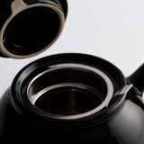 Schwarze Teekanne von PRICE & KENSINGTON aus Keramik mit eleganten Griffen und Deckel, perfekt für Tee-Zubereitung.