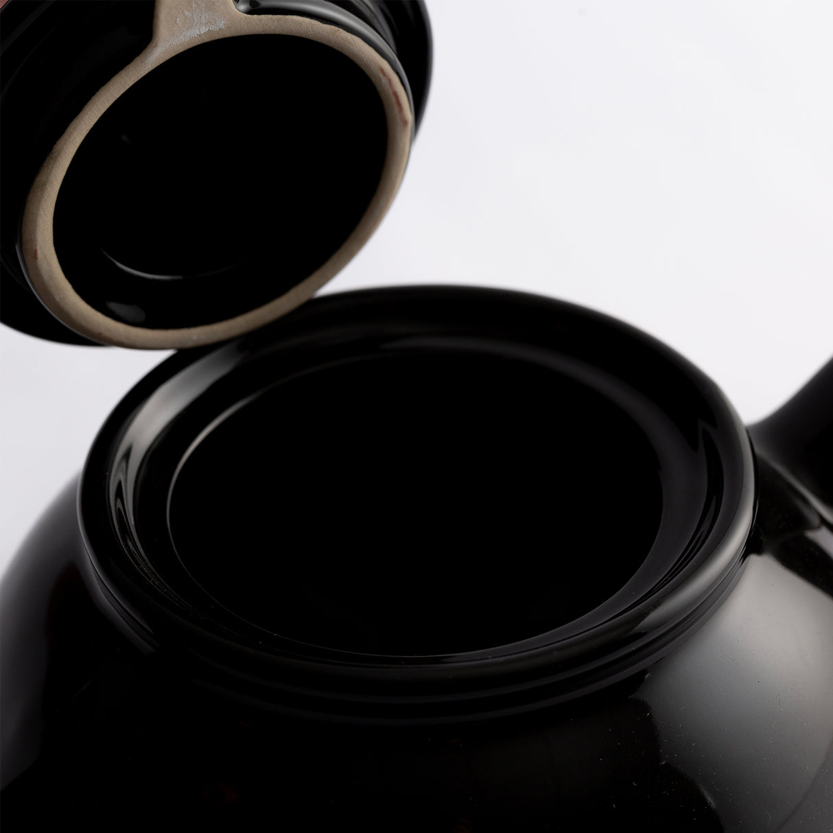 Schwarze Teekanne von PRICE & KENSINGTON aus Keramik, stilvoll und elegant für Tee-Genuss.