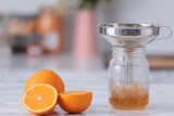 Edelstahl-Saft-Trichter von KILNER, 13 cm, mit breiter Öffnung zum einfachen Eingießen von Säften und Flüssigkeiten.