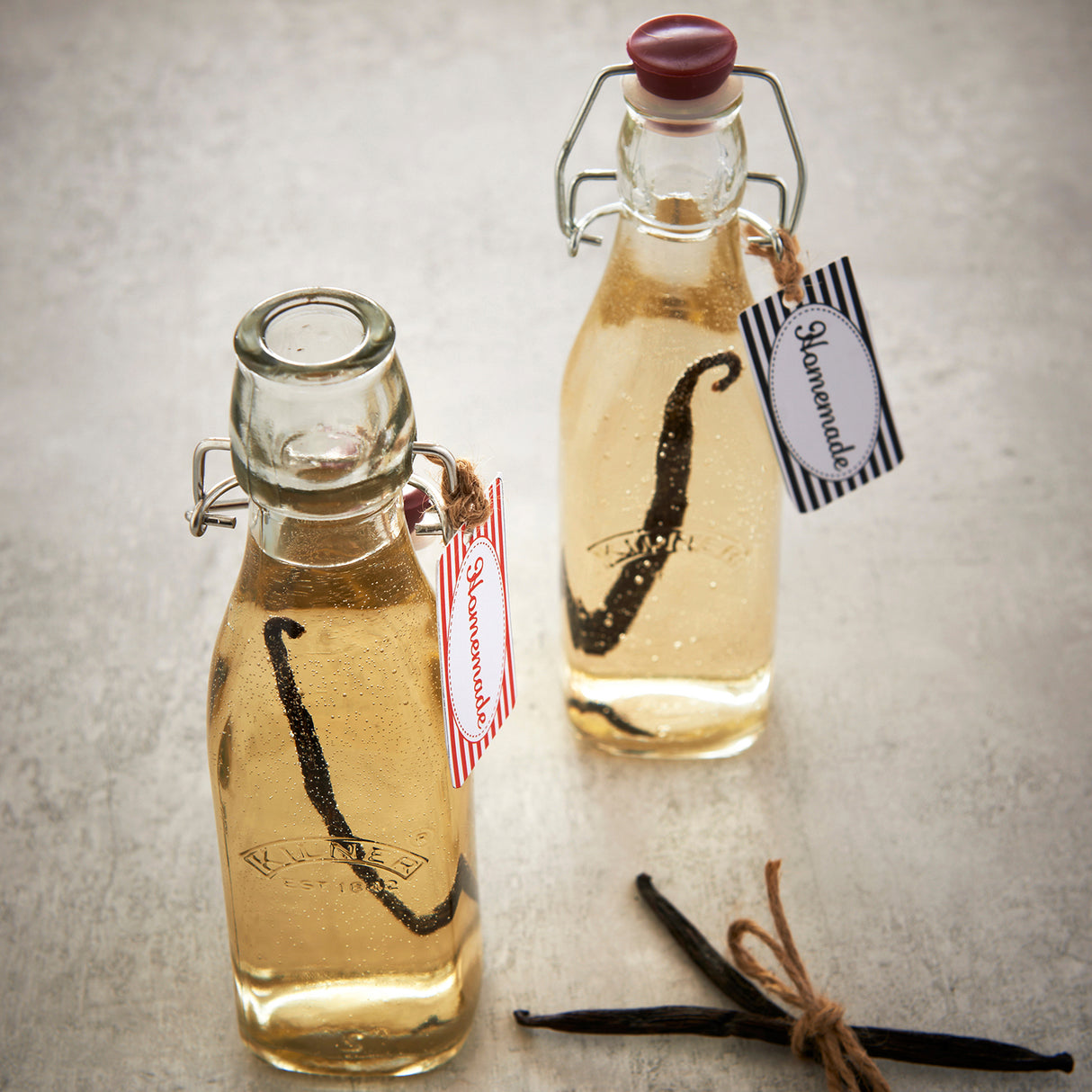 KILNER Einkochflasche CLIP SQUARE aus klarem Glas mit Metallverschluss, ideal zur Konservierung und Aufbewahrung von Lebensmitteln.