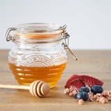 KILNER Honigtopf aus klarem Glas mit 400 ml Fassungsvermögen, ideal für Honig und Süßstoffe, auf weißem Hintergrund.