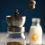 KILNER Kaffeemühle mit Kurbel, klare Glasbehälter, 500 ml Fassungsvermögen, handbetriebene Mühle für frischen Kaffee