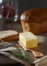 KILNER Butterbrettchen aus klarem Material, handliches Schneidebrett für Butter, modernes Design, leicht und funktional