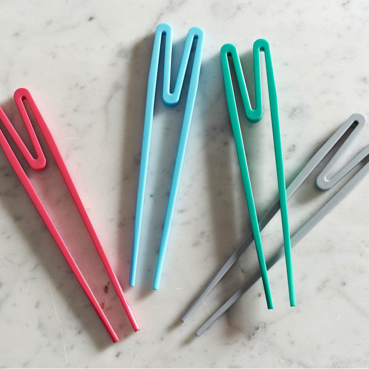 TYPHOON Rookie Sticks, bunte Kunststoff-Bunts, geeignet für Kinder, mit bunten, flexiblen Kunststoffstielen.