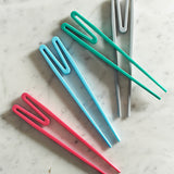 TYPHOON Rookie Sticks Bunt aus Kunststoff, speziell für Kinder, farbenfrohes Design, robust und langlebig für den Spielplatz